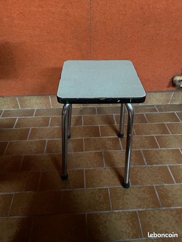 Année 60. Chaise formica vert d'eau plus tabouret formica assorti à la chaise (image 2)