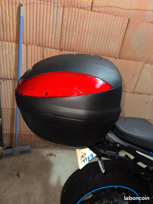 Top case Givi 45L avec platine Monolock (image 2)