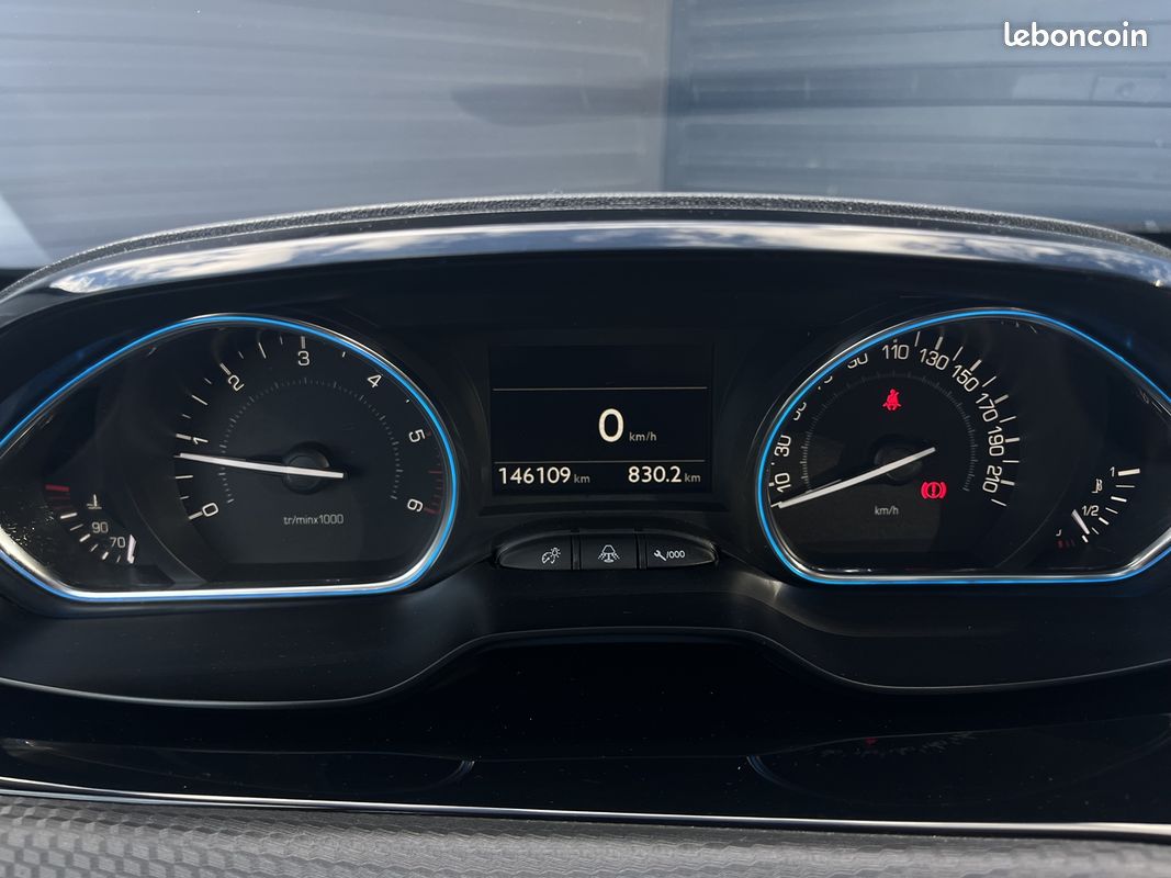 Peugeot 2008 1.6 BLUEHDI 120CH CROSSWAY S&S (image 32)