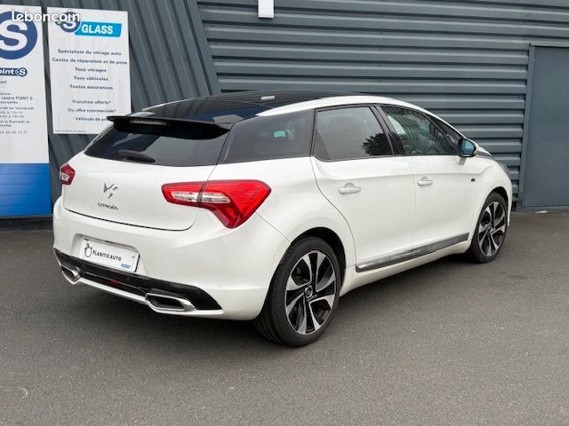 Citroën DS5 Hybrid4 So Chic BMP6 ENTRETIEN COMPLET (BATTERIE HYBRIDATION ET AIRBAG REMPLACÉS) (image 5)