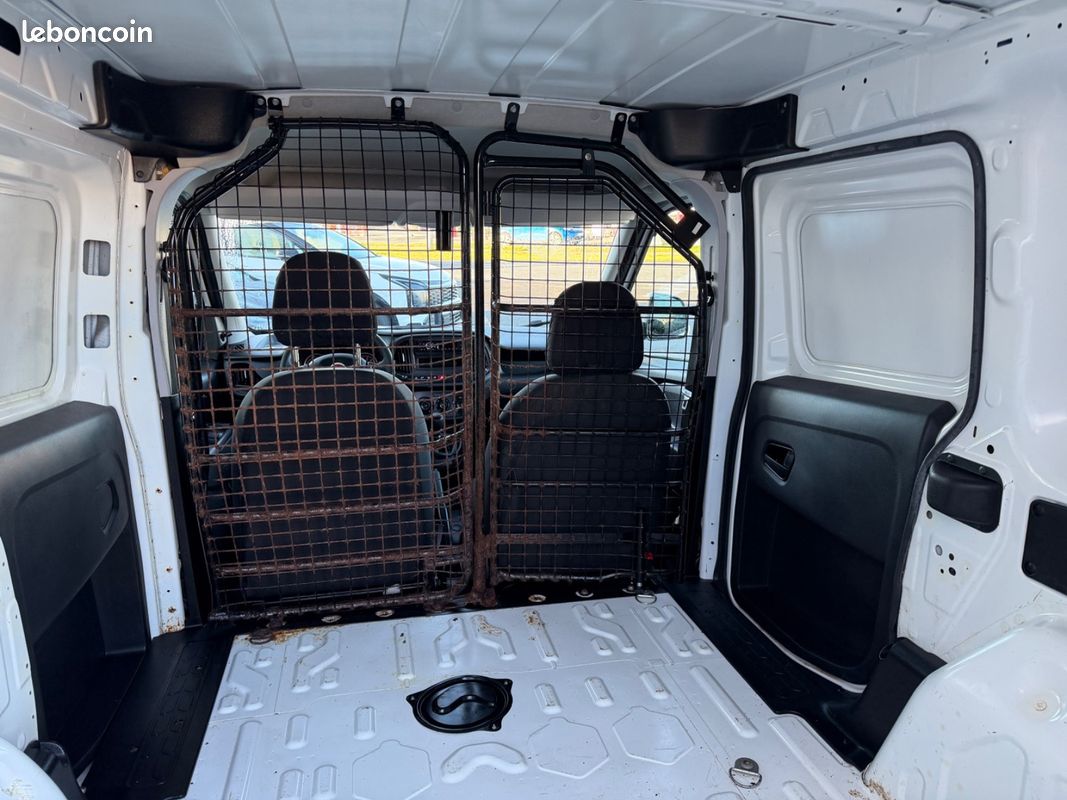 Fiat Doblo 1.6L Mjt 90 Ch Basis Fourgon (image 8)