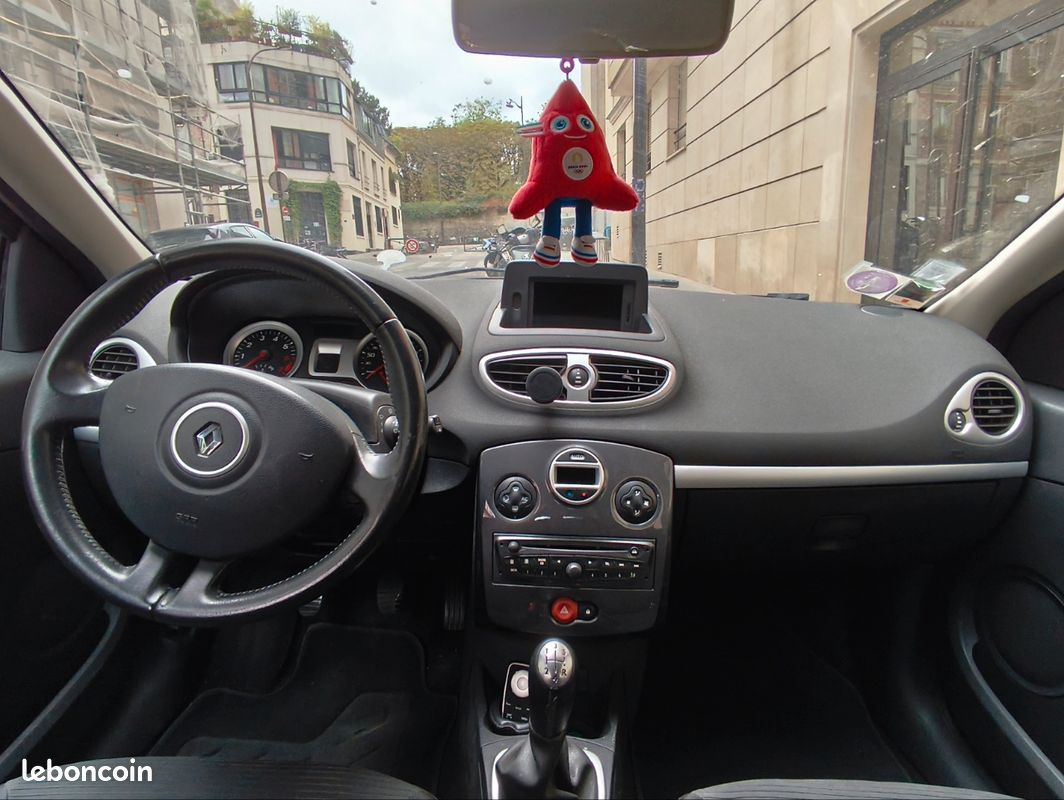 Renault Clio 3 - entretien rigoureux (image 3)