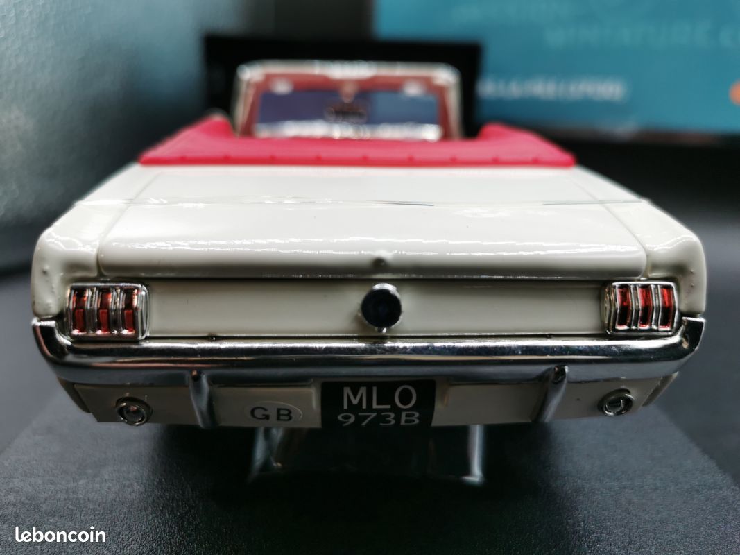 Ford Mustang Convertible 1964 Color Crema - Réplica 1:18 De Motormax - Coche De James Bond En Goldfinger - Edición Coleccionista