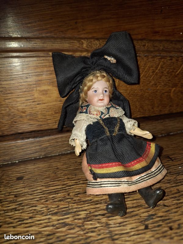 Superbe Petite Poupée Ancienne En Porcelaine - Mignonnette - Début XXe Siècle - Hauteur 7,5 Cm