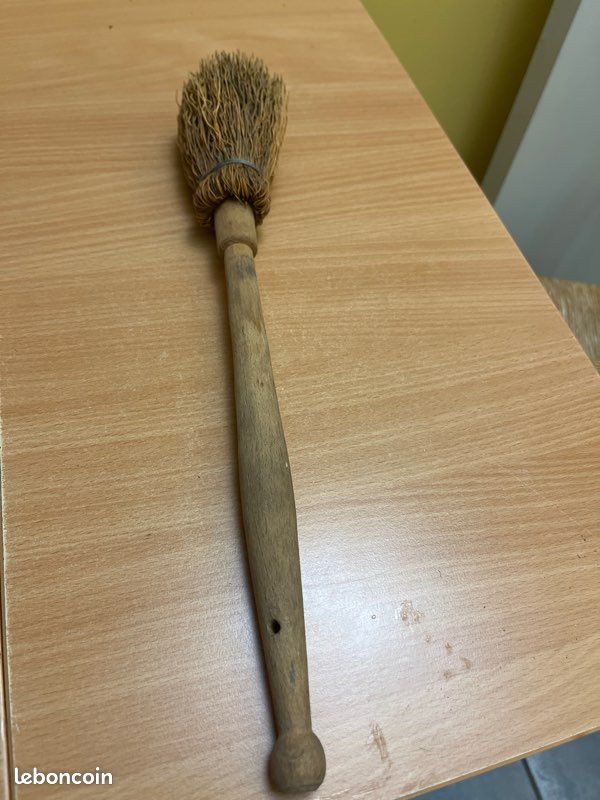 Brosse Ancienne Avec Manche En Bois – Objet Décoratif France – Design XXème