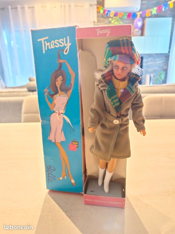 Poupée Bella Tressy Neuve En Boîte - Tenue Mauve Et Foulard - Fabrication Française