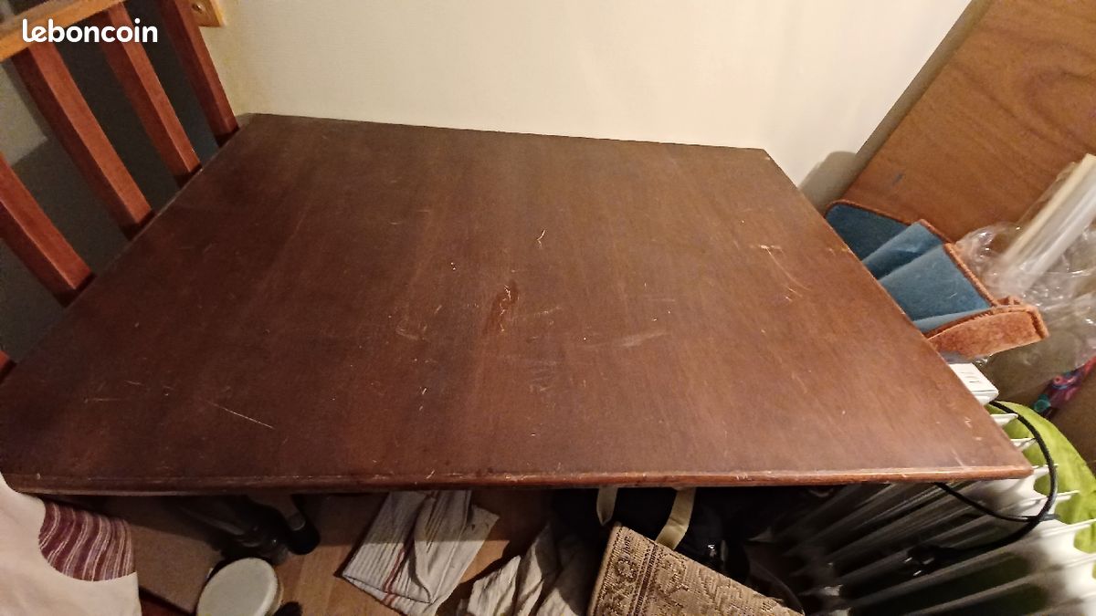 Table en bois (image 1)