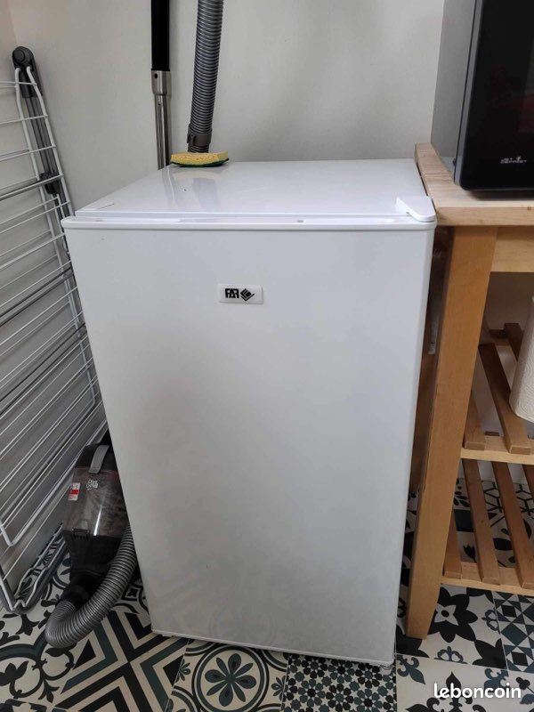 Frigo de marque Far (image 1)