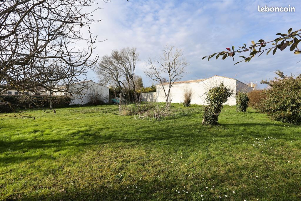 Terrain constructible non viabilisé de 500 m² · à Bazoges-en-Paillers · 40 000 €