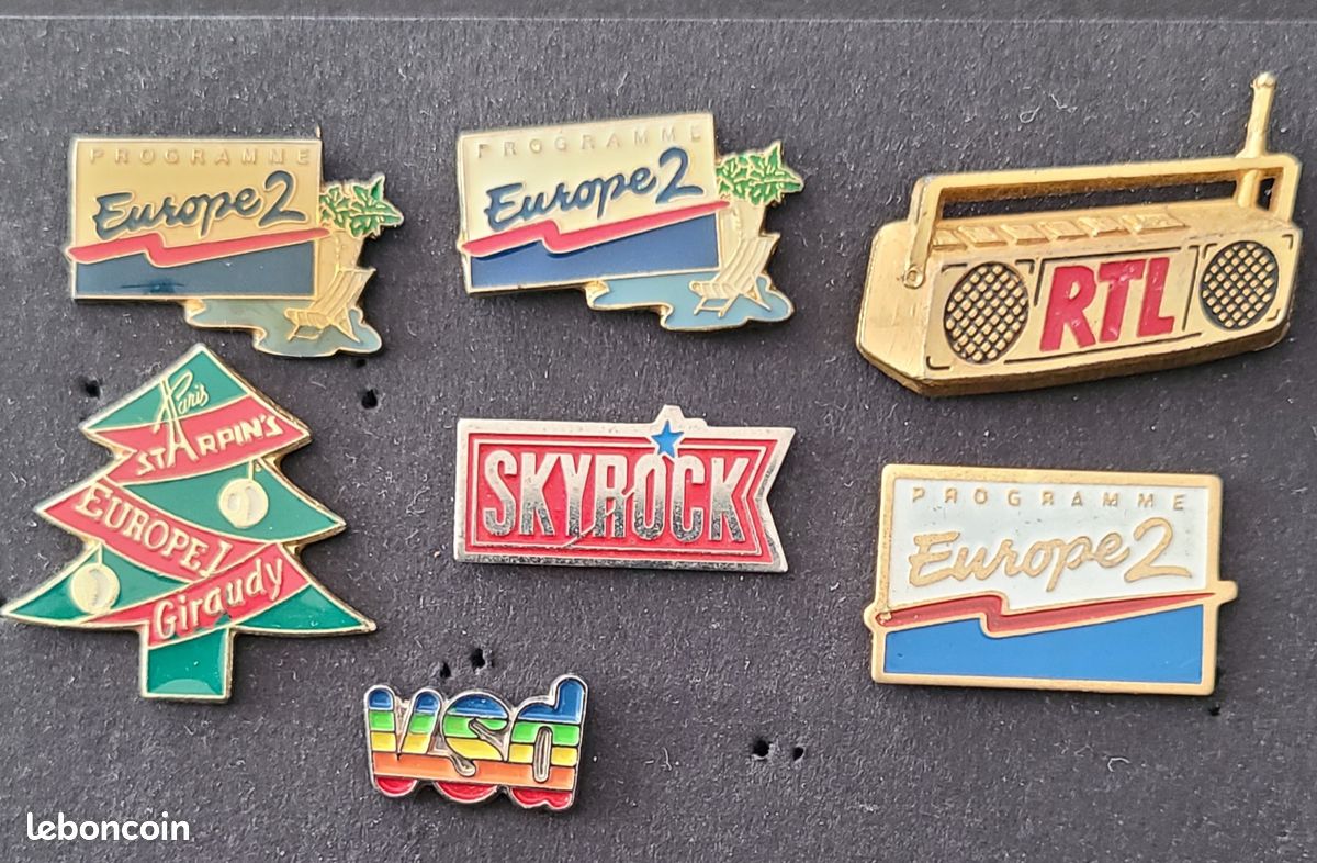 Pin's Europe 2 RTL Skyrock VSD (image 1)
