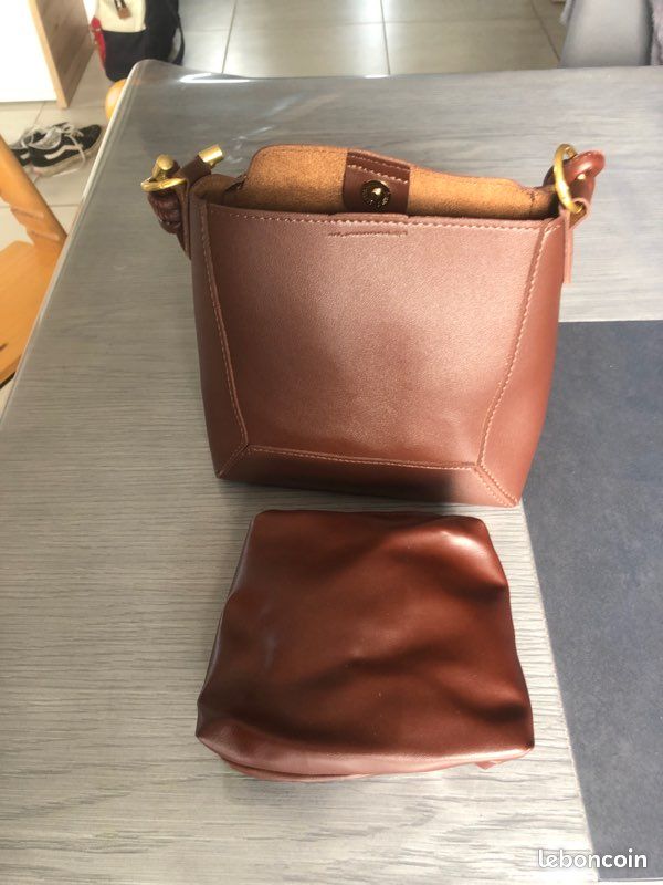 Quels sont les Sacs Bandoulière Femme Tendances en 2025
