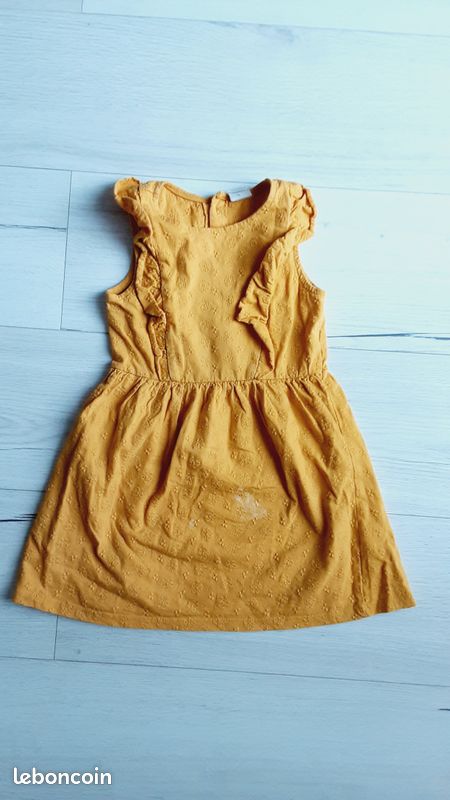 Vêtement fille robe moutarde motifs fleurs Hema ans Vêtements