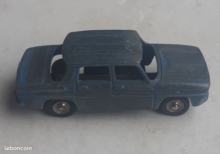 Dinky Toys 1/43 RENAULT R8 Meccano Made in France Très Bon État