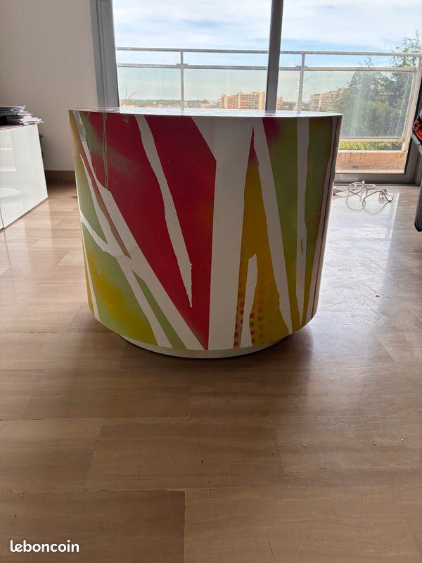Table ronde design (image 1)