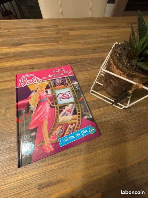 Livre barbie (image 1)