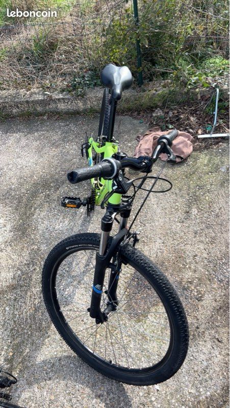 Un lot de trois vélos et d’un porte vélo (image 7)