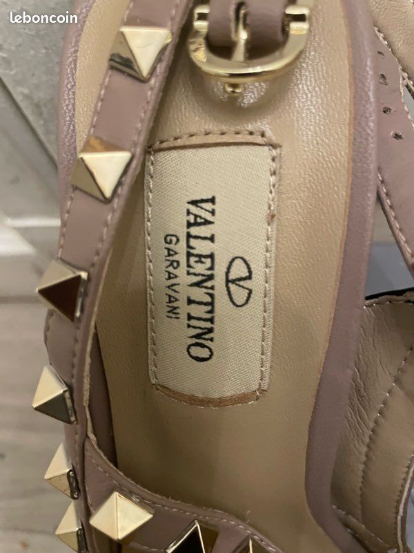 Escarpins Valentino Rockstud – Sangle En Or – Taille 36.5/6 US – Neufs Sans Boîte