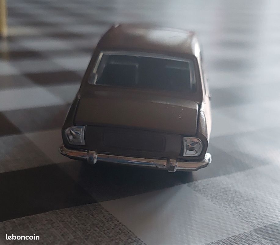 Dinky toys Peugeot 504 (image 3)