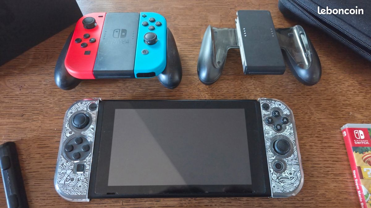 Lot Nintendo Switch avec joycons, housse et protection Zelda, dock, jeu et cables (image 2)