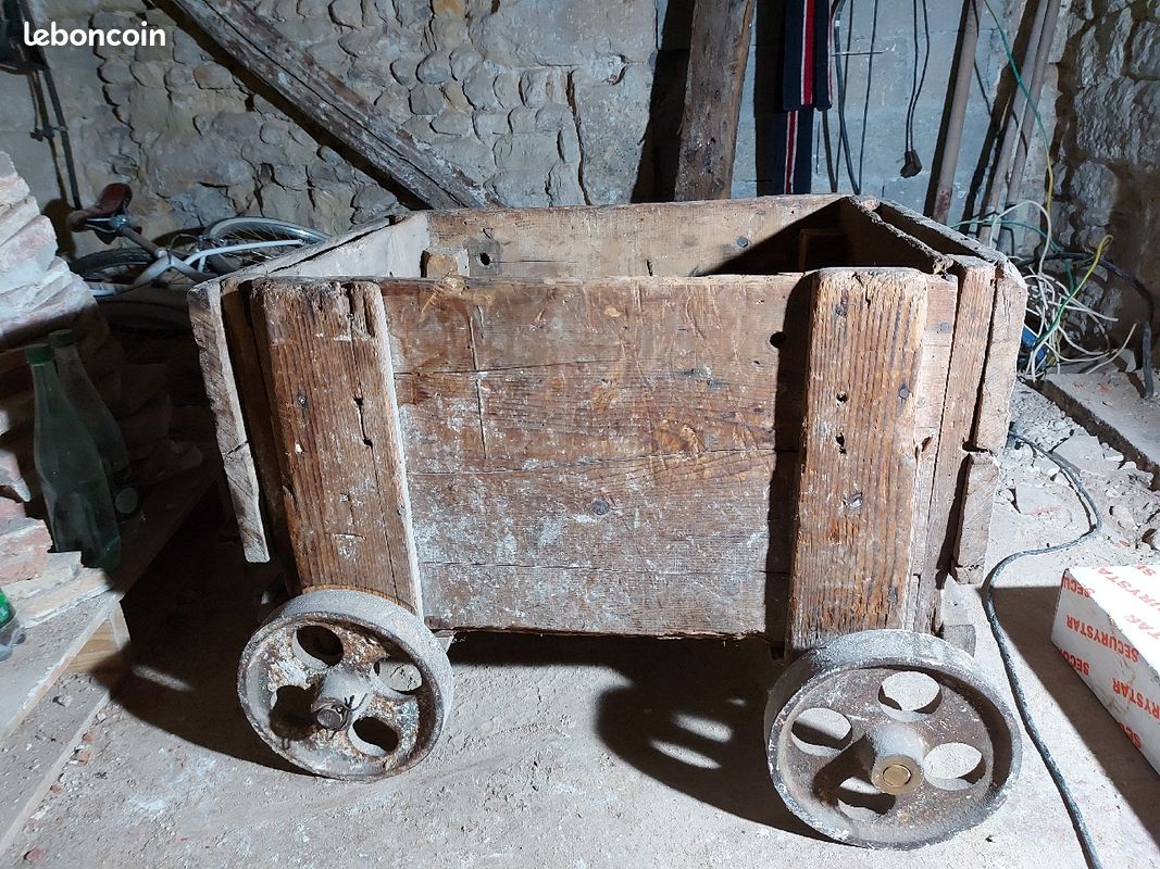 Charriot ancien industriel bois fonte (image 1)