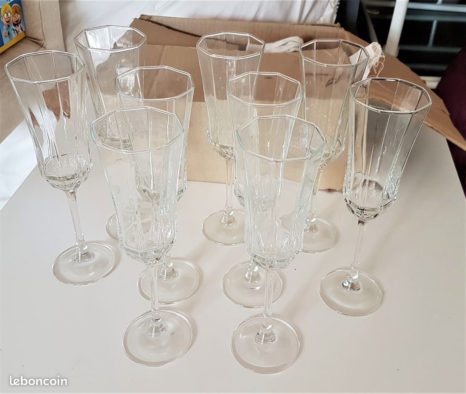 Lot de 9 flutes à champagne (image 1)