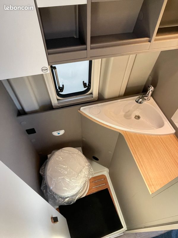 Fourgon Aménagé LMC INNOVAN 600 Fiat Ducato 2l2 140ch / Moins de 6 m / Store Ext / Grande soute / innovan600 /LMC600 (image 6)
