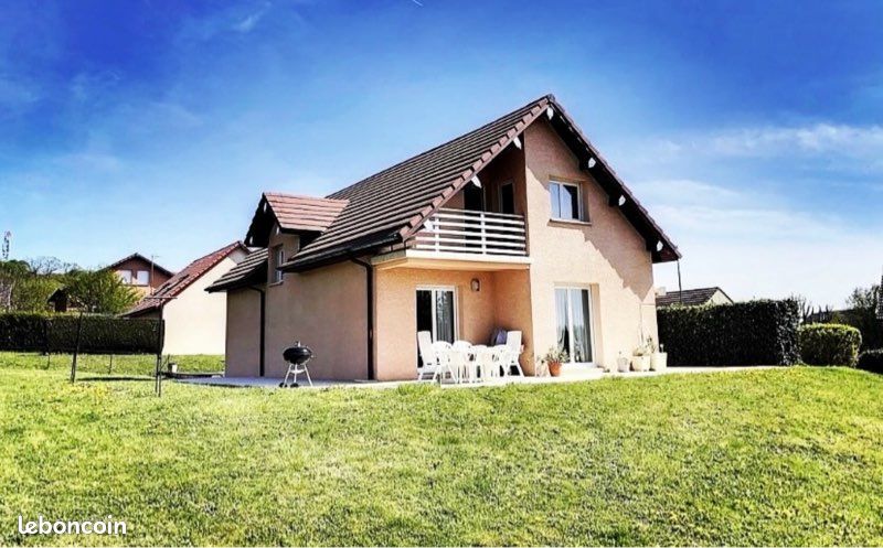 Maison 11 pièces 170 m² · à Lure · 170 m² · 1 300 €/mois
