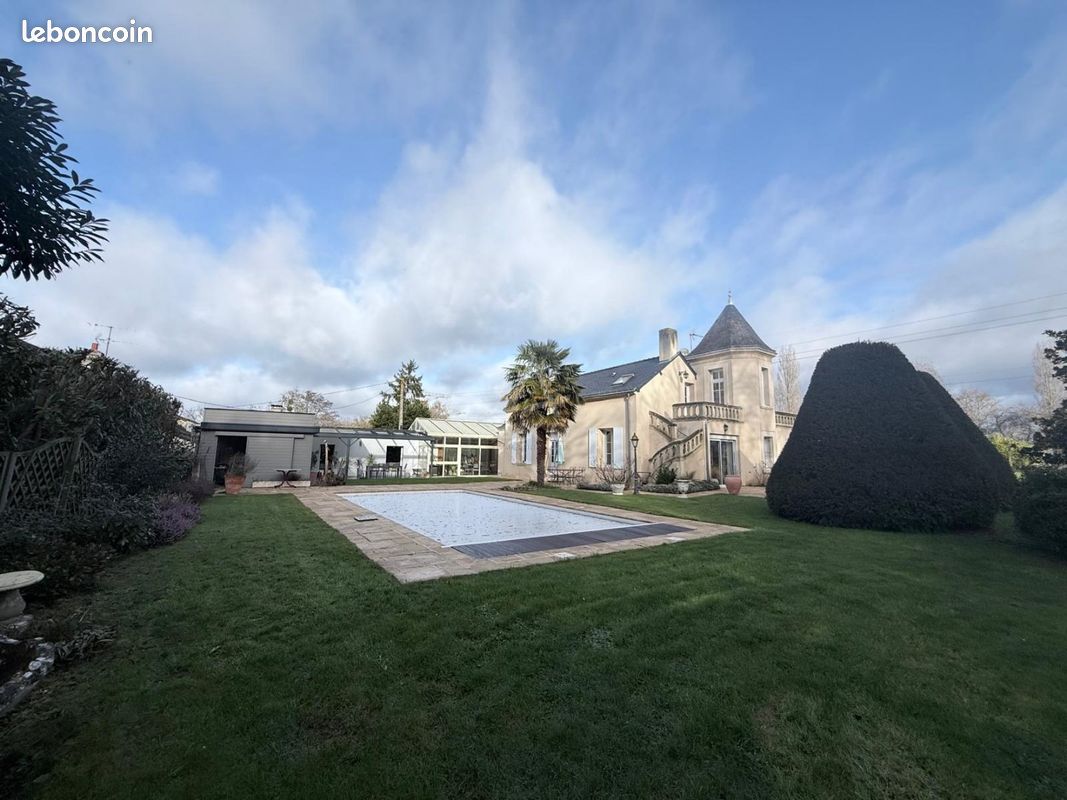 Maison 9 pièces 296 m² · à Doué-en-Anjou · 296 m² · 630 000 €