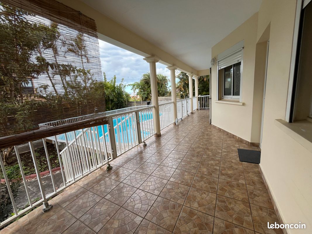 Maison 10 pièces 200 m² · à Sainte-Suzanne · 200 m² · 398 000 €