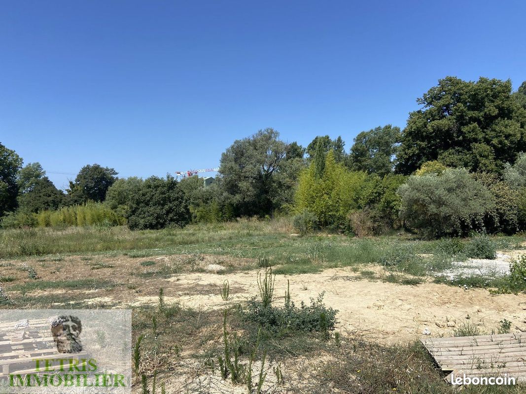 Terrain 759 m² · à La Tour-d'Aigues · 229 000 €