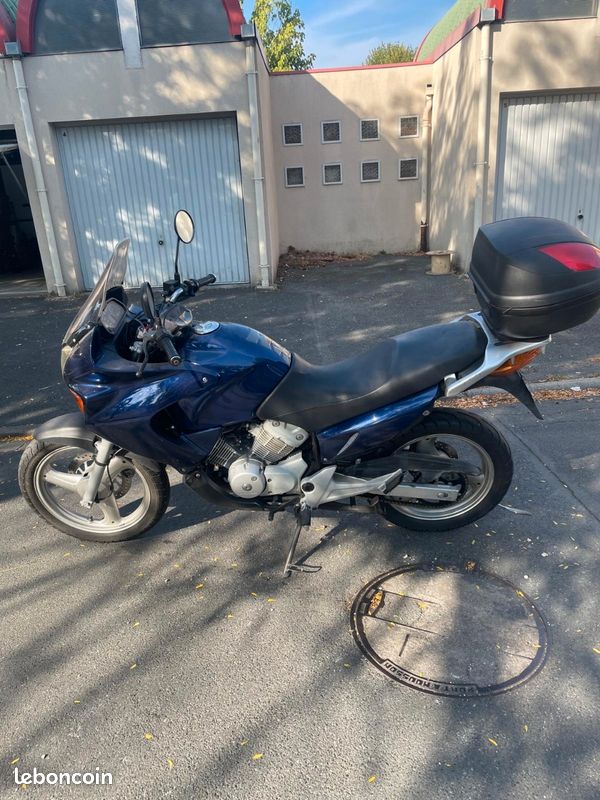 Moto HONDA Varadero 125 (image 1)