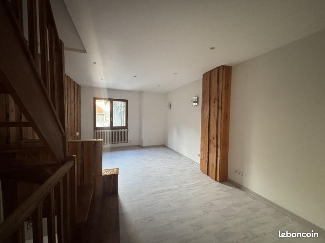 Maison 5 pièces 101 m² · à La Mure · 101 m² · 800 €