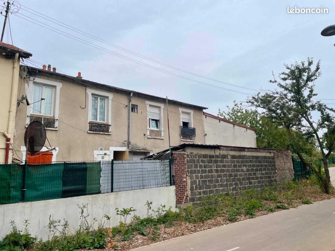 Immeuble 3 pièces 42 m² · à Stains · 42 m² · 212 000 €
