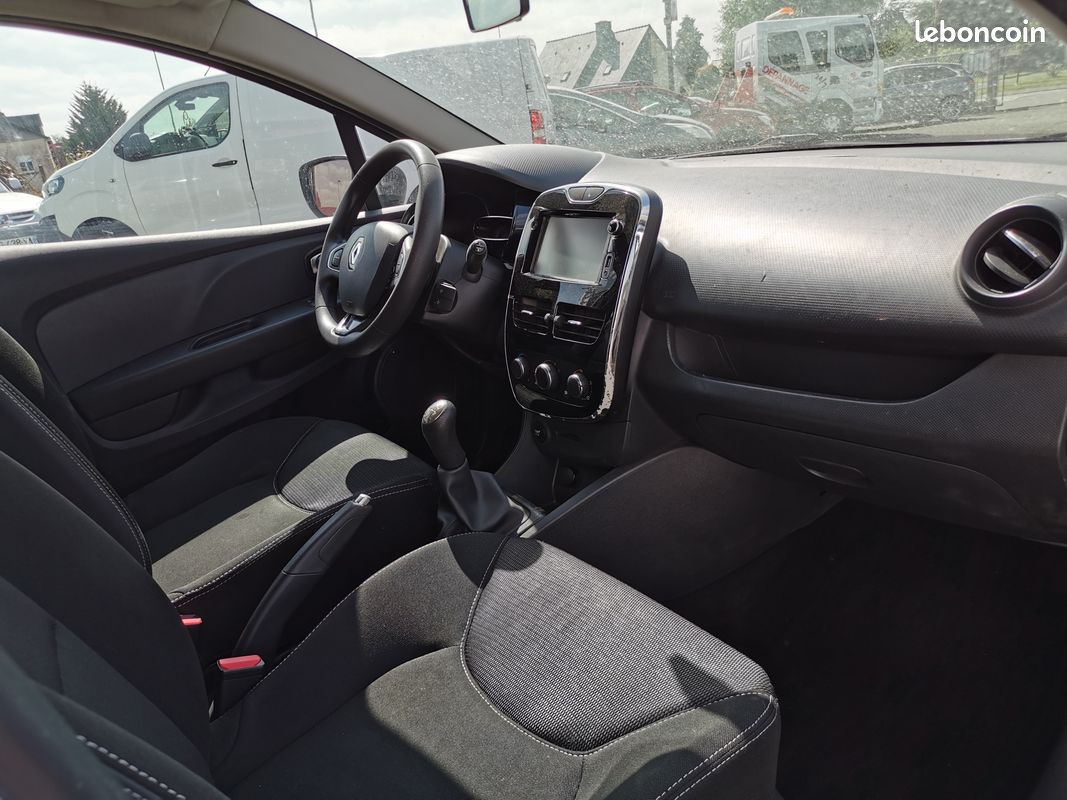 Renault Clio IV 1.2 16 V Ess 75 Ch (image 4)