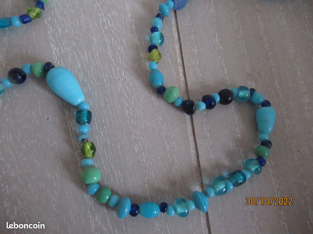 Joli collier sautoir en perles tons bleus TTBE (image 3)