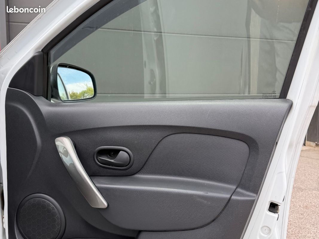 DACIA SANDERO 1.5 dCi 90 FAP Lauréate (image 17)