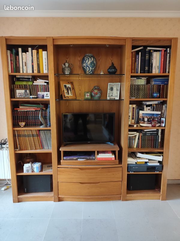 Grande bibliothèque murale en bois massif – Marque Maison Regain – Avec espace TV et rangements – Très bon état (image 1)