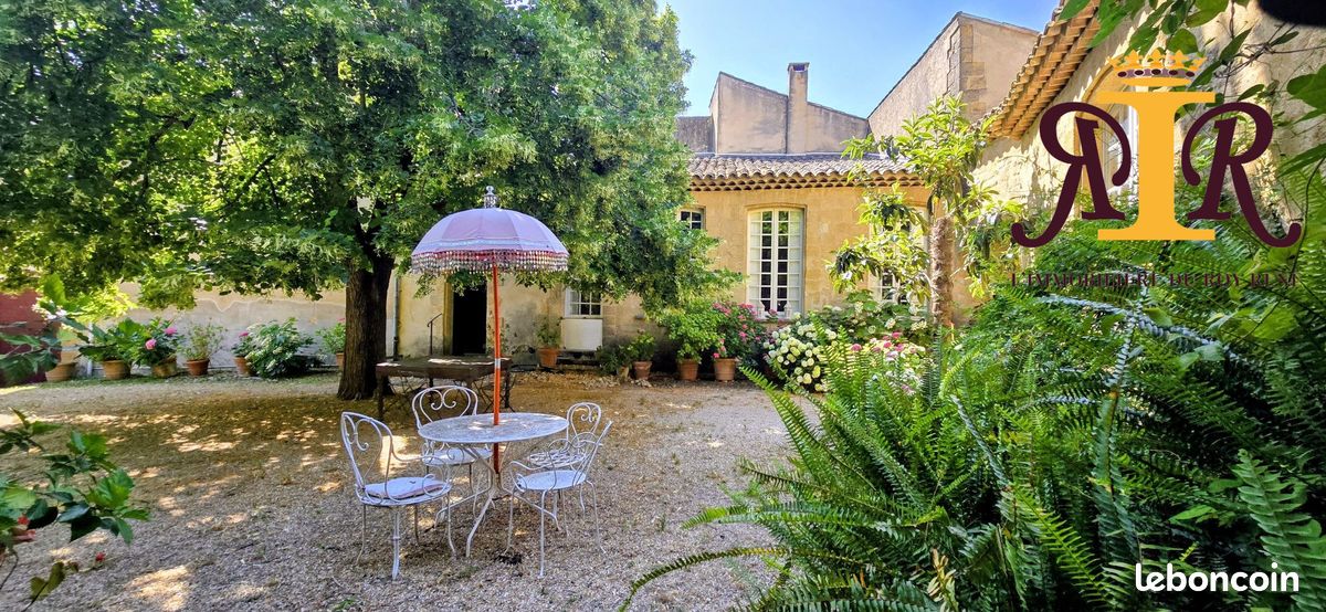 Maison 10 pièces 250 m² · à Rognes · 250 m² · 894 000 €