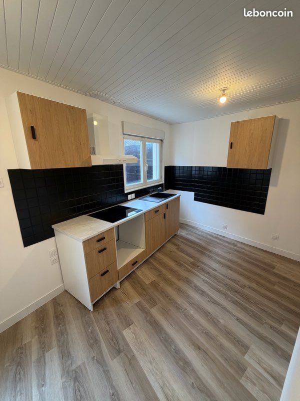 Maison 5 pièces 115 m² · à Vieillevigne · 115 m² · 990 €