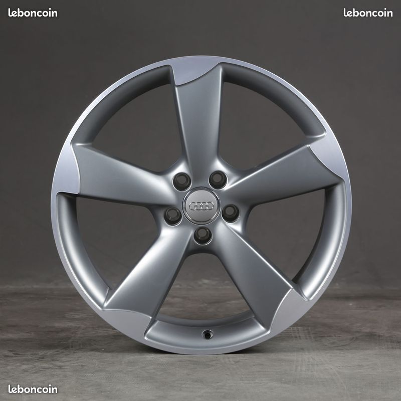 Jeu De 4 Jantes Alliage 17 Pouces Audi - Modèle RS Style, PCD 5x112, ET45 - Argent Poli, Fabriqué En Italie