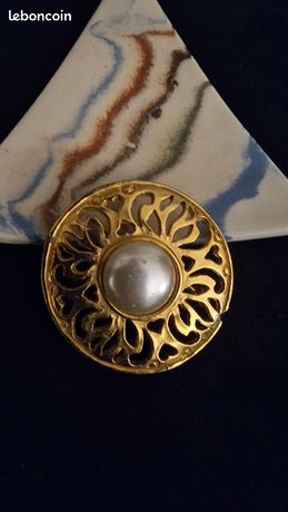 Broche Vintage Shalala Paris Années 90 – Métal Perforé Et Cabochon Pâte De Verre, Dorée