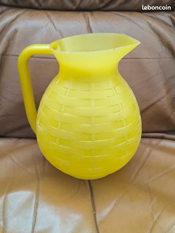 Carafe a eau vintage en plastique (image 4)