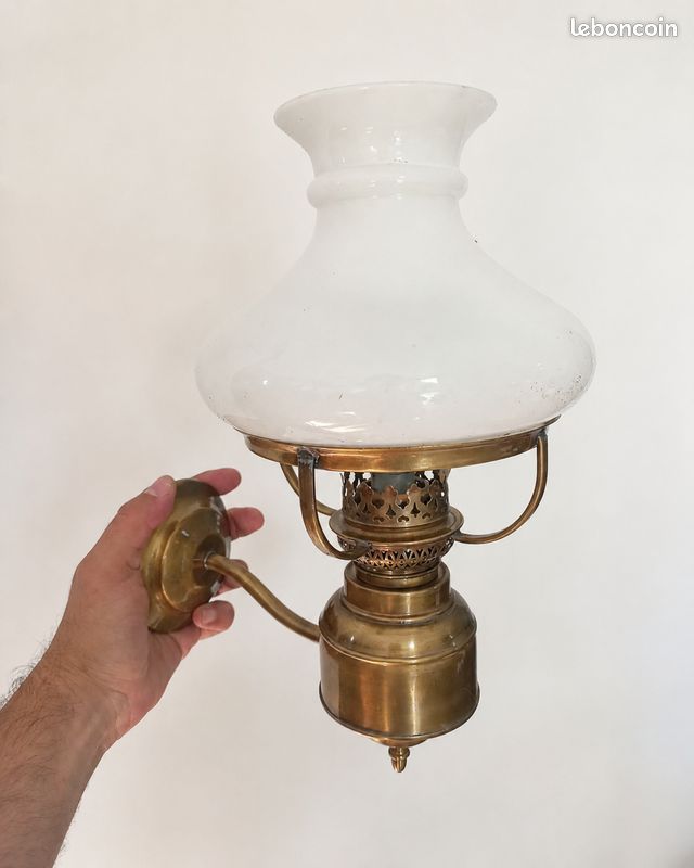 Grande applique murale vintage années 50/60 – opaline blanche & laiton (image 1)