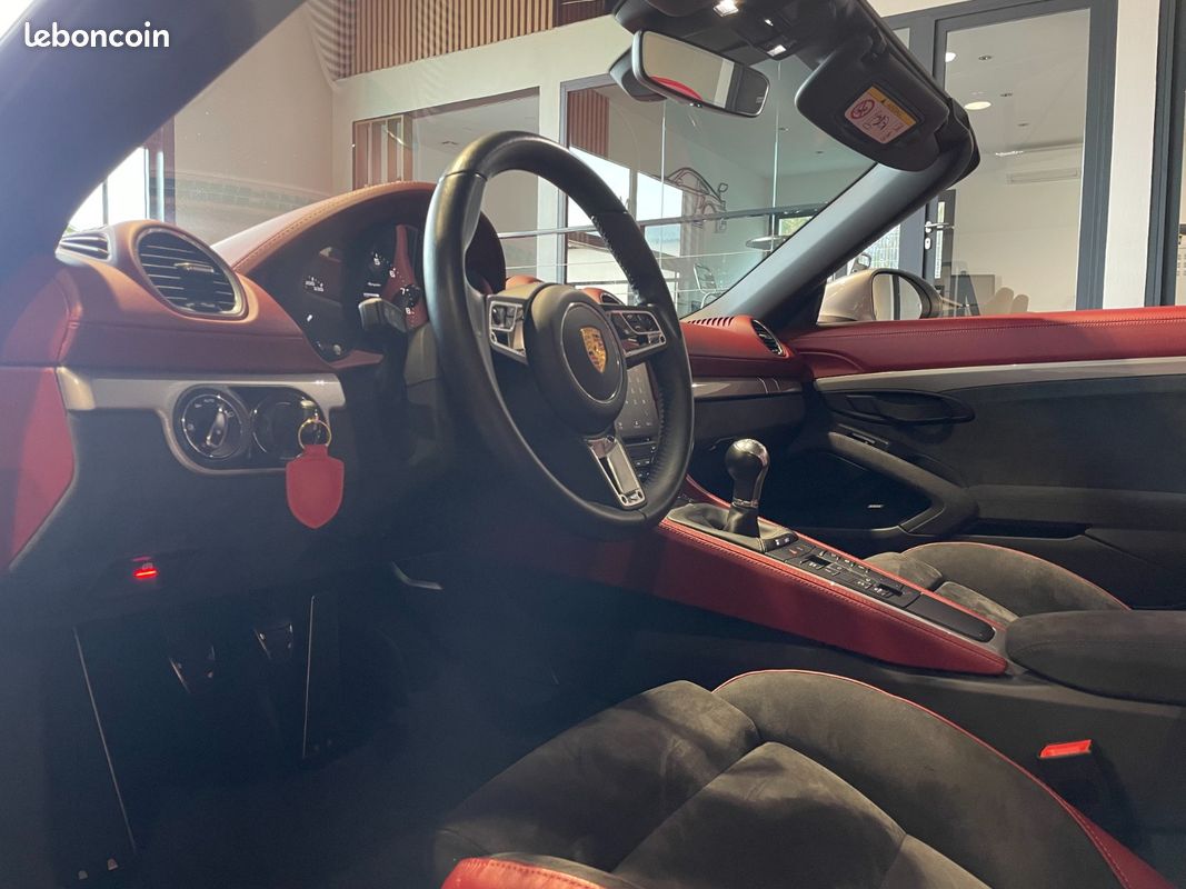 PORSCHE 718 SPYDER 4.0i 420 ch - PORSCHE APPROVED 12/2026 - BOSE - CARPLAY - INTERIEUR SPYDER CLASSIC HERITAGE - CAMERA (image 21)