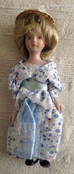 Idée cadeau : Petite poupée porcelaine (image 1)