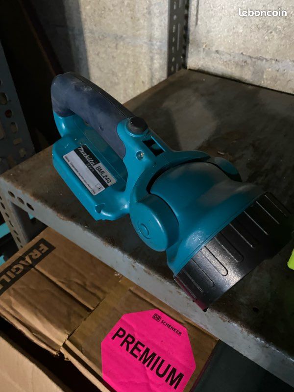 Lampe makita sur batterie (image 1)
