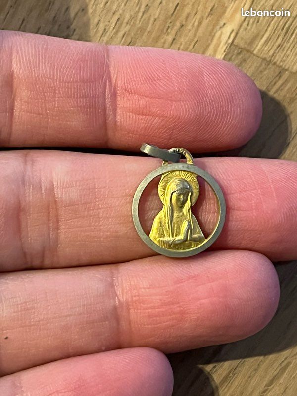 Lot De Reliquaires Et Objets Religieux - Pendentifs, Médailles - XVIIIe Et XIXe Siècles - Occasion - État D'usage