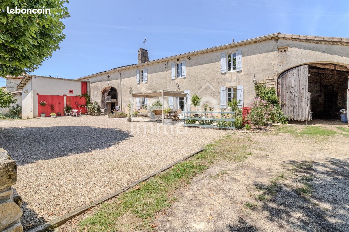 Maison 6 pièces 204 m² · à Saint-Martin-du-Puy · 204 m² · 299 500 €