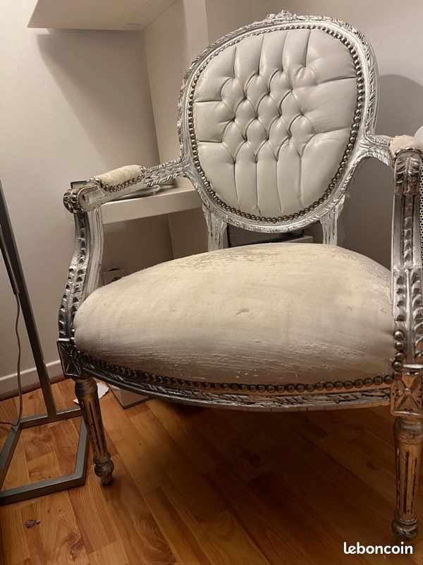 Fauteuil baroque blanc et gris argenté (image 1)