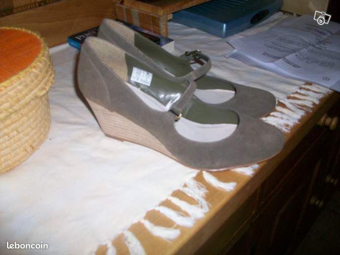 Superbes ballerines talon compensé T 38 neuves/gal (image 3)